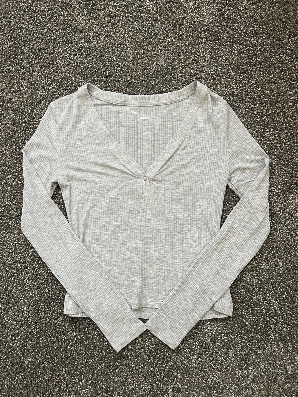 Aerie Light Gray Ribbed V-Neck Long Sleeve Henley Top NWOT